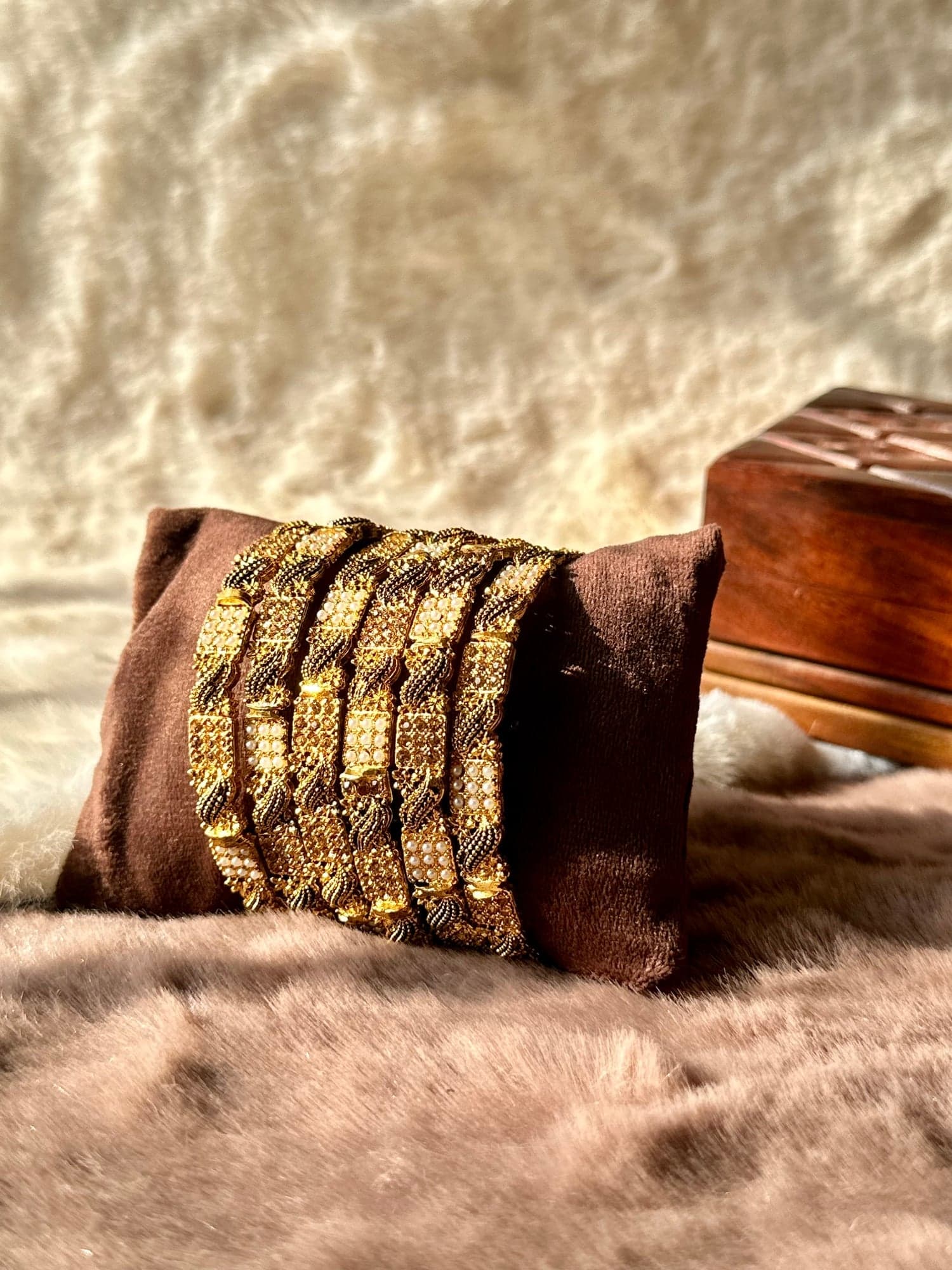 Zeenat Pearl Twist Cuff